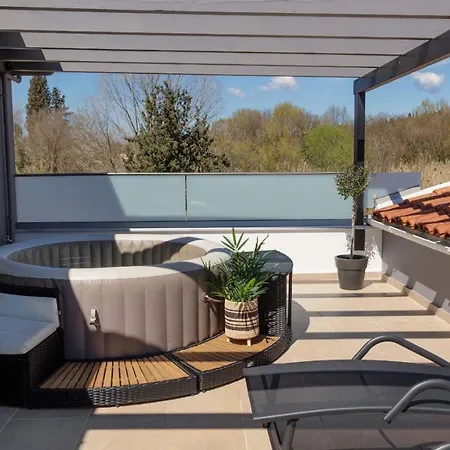 Lägenhet Mm Luxury Studios&villas Kompítsion