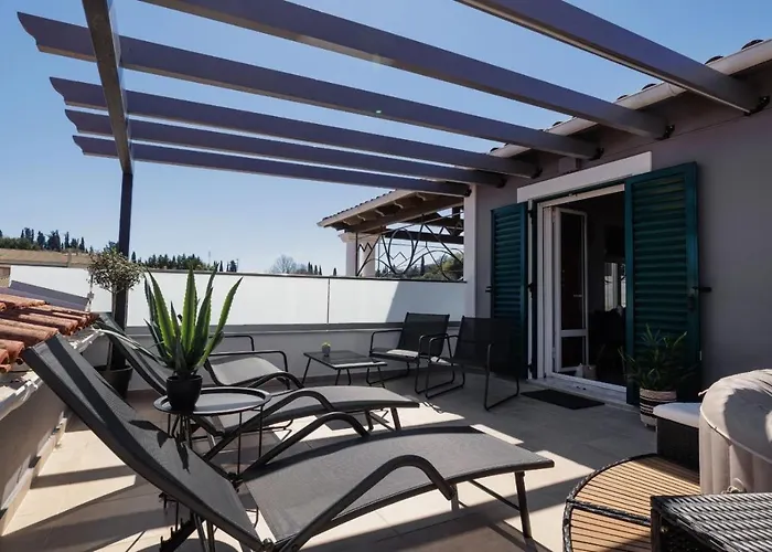 Mm Luxury Studios&villas Апартаменты Kompitsion