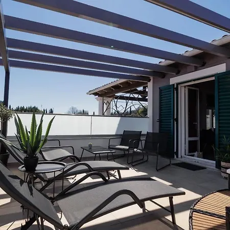 Mm Luxury Studios&villas Appartement Kompítsion
